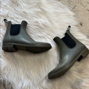 OLIVE GREEN CHELSEA RAIN BOOTS